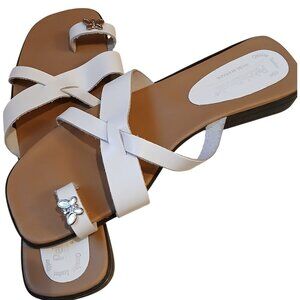 PEBBLEBROOK White Leather Flat Sandals w/Butterfly Insignia 8M  NWOT